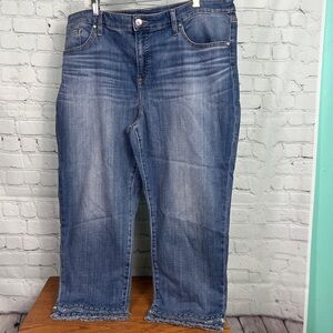 Chico's So Slimming Girlfriend Slim Leg Crop Women's 3 US 16 Light Wash Fringe